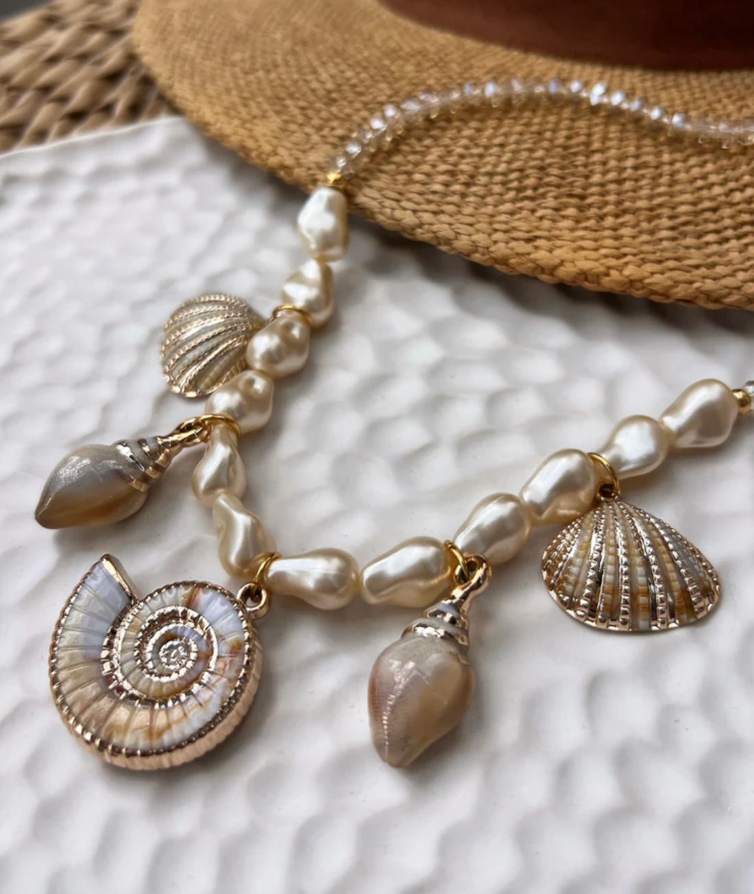 Colar Com Com Pérolas Barrocas, Concha E Caramujo